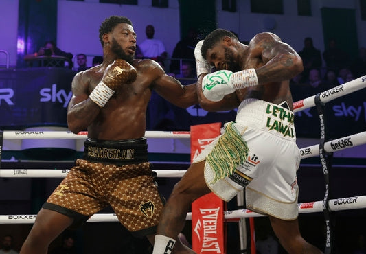 Isaac Chamberlain vs Mikael Lawal mid fight